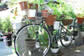 商店の前の放置自転車が花壇に変身した!?2