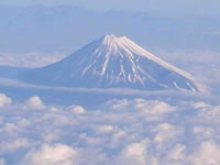 駿河湾上空から見る富士山