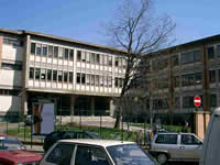 近所のイルネリオ国立中学校